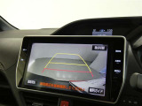 車庫入れや駐車で威力を発揮するのがバックモニター!ナビディスプレイに後ろの様子が映し出されるから安心です。
