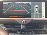 狭い場所でも安心。後方の状況を画面で確認できるので、安全な駐車をサポートします。運転初心者の方にもおすすめです。
