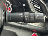 【オートライト(AUTO)】外の明るさをシステムが感知して、自動でヘッドライトが点灯します。ヘッドライトをつけ忘れを防ぐ便利機能です。