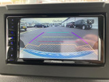 後方確認がスムーズに行えるモニター。駐車時の安全性を高め、狭い場所でも安心して運転できます。安全装備として頼りになります。