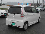 県外のお客様との取引実績もありますので、登録納車等ご相談頂ければ対応可能です。まず、営業担当までご連絡下さい。