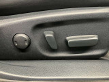 【パワーシート】電動でシートポジションの変更が可能です。手動式より細かくシート設定が可能ですのでより快適な姿勢でドライブを楽しんで頂けるでしょう。