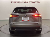 L字型リヤコンビネーションランプとスピンドル形状をテーマにした造形が特徴的なリヤビュー!