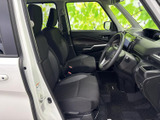 乗降しやすい設計で、ゆったりと座れる運転席。視界も広く、運転に集中できる空間です。快適なドライブをサポートします。
