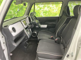 運転しやすい視界と、操作しやすい配置が特徴です。快適な運転環境が、日々の移動をサポートします。機能的な空間です。