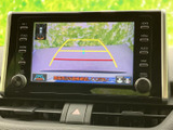 後方確認に役立つモニター画面で、安全な運転をサポートします。駐車時の狭い場所でも安心です。