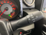 【オートライト】周りの明るさに応じて自動でヘッドライトの点灯・消灯ができる機能です!ライトの付け忘れ・消し忘れなどが無くなり、雨の日や夕方の走行も安心!トンネル通過時も便利ですね♪