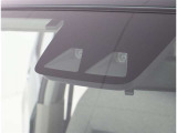 サポカーSとは、衝突被害軽減ブレーキに加えて、高齢者に多いと言われている踏み間違い事故防止をサポートする機能です。詳しくは販売店スタッフまでおたずねください。