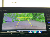 狭い場所でも安全な駐車をサポート。ガイドライン表示で、後方の状況をしっかり確認できます。運転に自信がない方にもおすすめです。