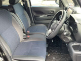 運転席は広々としていて、ゆったりと運転をお楽しみいただくことができますよ。