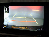 運転席から目視しにくい車両後方のの状況をリアルタイムで確認できます。
