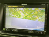 バックモニターで、狭い場所でも安全に駐車。後方の状況をしっかりと確認できます。