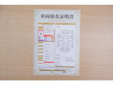 【車両検査証明書】店頭にてクルマの状態が一目で分かる検査証明書を公開中。トヨタ認定検査員が厳しく査定し、状態を点数と図解で表示しています。修復歴はもちろん、傷やヘコミの箇所や程度がご確認いただけます。
