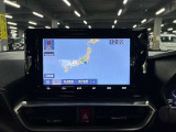 ディスプレイオーディオやカーナビは、現代のドライブにおいて欠かせない装備のひとつです。初めての場所でも迷いにくく、快適なルート案内で運転をサポートします。移動中のエンターテインメント性も高まります。