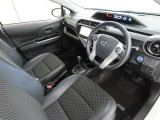 シンプルで使いやすいデザインの運転席です。