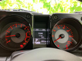 視認性の高いメーターで、運転情報をしっかり把握できます。燃費や走行距離など、必要な情報が一目でわかります。安全運転をサポートします。