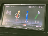 多彩な機能と情報を一台に集約。目的地設定からオーディオ操作まで、快適なドライブをサポートします。直感的な操作性で、スムーズなカーライフを。
