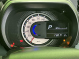 視認性の高いメーターパネルは、運転に必要な情報を的確にドライバーへ伝えます。車両の状態を一目で把握できる設計です。