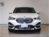 BMW代表的な特徴のキドニーグリル。BMWのすべてのモデルに採用され、BMWらしさを強調しております。