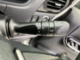 操作しやすいウインカーレバーは、安全な車線変更をサポート。直感的に操作できるので、運転に集中できます。