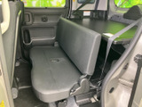 後席もゆったりと過ごせる空間。長距離移動でも快適です。家族や友人と、楽しいカーライフを送りましょう。