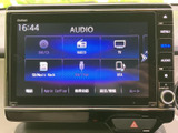 CDやラジオ、USBなど、多彩なソースに対応。お好みの音楽で、車内空間を彩りませんか?Apple CarPlayにも対応しています。