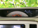 視認性の高いメーターで、運転に必要な情報を的確に把握できます。運転状況が一目でわかるので、安全運転をサポートします。