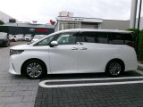 両側パワースライドドア付きだから、狭い駐車スペースなどでの 乗り降りラクラク!小さなお子さまのいるご家庭には嬉しい装備。
