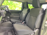 運転席からの視界は広く、運転しやすい環境です。ステアリング操作も軽快で、運転を楽しめます。