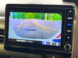 【バックカメラ】駐車時に後方がリアルタイム映像で確認できます。大型商業施設や立体駐車場での駐車時や、夜間のバック時に大活躍!運転スキルに関わらず、今や必須となった装備のひとつです!