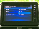 多彩なソースに対応し、お好みの音楽やラジオを楽しめます。長距離ドライブも飽きさせない充実のエンターテイメント機能が魅力です。