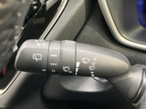 雨天時でもクリアな視界を確保できるワイパーレバーです。運転状況に合わせて、細かく調整できます。