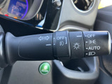 操作しやすい位置に配置されたウインカーレバー。スムーズな操作で、安全な車線変更をサポートします。