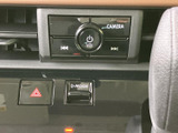 多彩な情報を表示するモニターが、運転をサポート。車両情報やナビゲーションをひと目で確認できます。