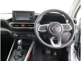 ☆シンプルながら機能性あふれる運転席周りです。 使いやすいスイッチ類の配置によりとても運転しやすいですよ。