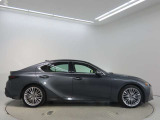 無料保証で【安心も一緒に】当店のLEXUS U-Car には1年間・走行距離無制限の保証が無料で付いています。また保証修理は弊社レクサス店の対応でお願い致します、他社レクサスでの保証修理対応はお約束出来かねます。