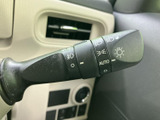 操作しやすい位置に配置されたウインカーレバー。スムーズな操作で、安全な車線変更をサポートします。細部までこだわった設計です。