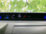 視認性の高いメーターで、運転に必要な情報を的確に把握できます。運転に集中できる、シンプルで洗練されたデザインです。