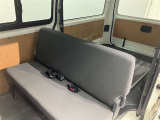後部座席の写真になります。広いので運転も快適ですよ!