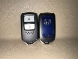 【スマートキー】キーを取り出さずにドアを施錠&解錠。クルマの始動も可能です。