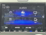 お気に入りの音楽をクリアな音質で楽しめます。様々なメディアに対応し、ドライブをより快適にします。快適な車内空間を演出。