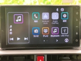 多彩な機能を備えたナビゲーションシステムが、快適なドライブをサポート。ラジオやCD、Bluetooth接続など、様々なメディアを楽しめます。