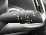 【オートライト(AUTO)】外の明るさをシステムが感知して、自動でヘッドライトが点灯します。ヘッドライトをつけ忘れを防ぐ便利機能です。