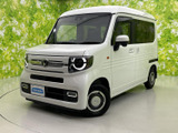 角が立っていて、凛とした表情が印象的ですね。この車両らしい、都会的で洗練されたデザインが際立っています。