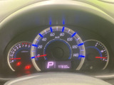 視認性の高いメーターで、速度や走行距離を的確に把握できます。運転に必要な情報を一目で確認可能です。