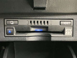 高速道路で便利な【ETC2.0】を装備しています。光ビーコン搭載で渋滞情報などナビゲーションと連動することで機能も充実いたします。他、観光施設に立ち寄るための高速料金割引サービス等もございます。