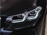 BMWの伝統の丸目4灯ヘッドライトでございます。LEDライトで視認性もよく明るく安全性の向上につながります。
