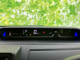 デジタルメーターにより、必要な情報をひと目で確認できます。安全運転をサポートする機能も充実しています。