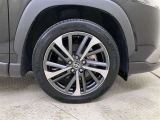 純正のアルミホイール装着。タイヤサイズは225/50R18