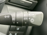 操作しやすいウインカーレバーで、安全確認を怠らずにスムーズな車線変更をサポートします。